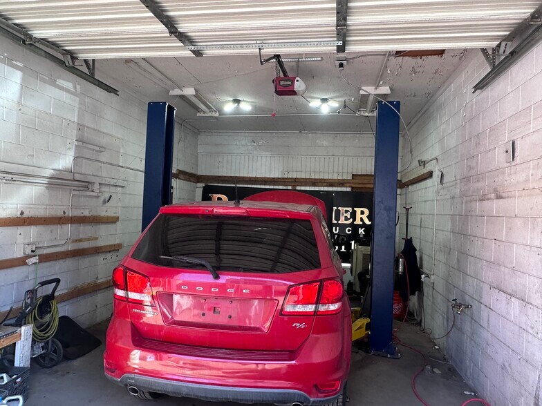 More Photos Of 689 N Bluff St, Saint George General Retail For Lease