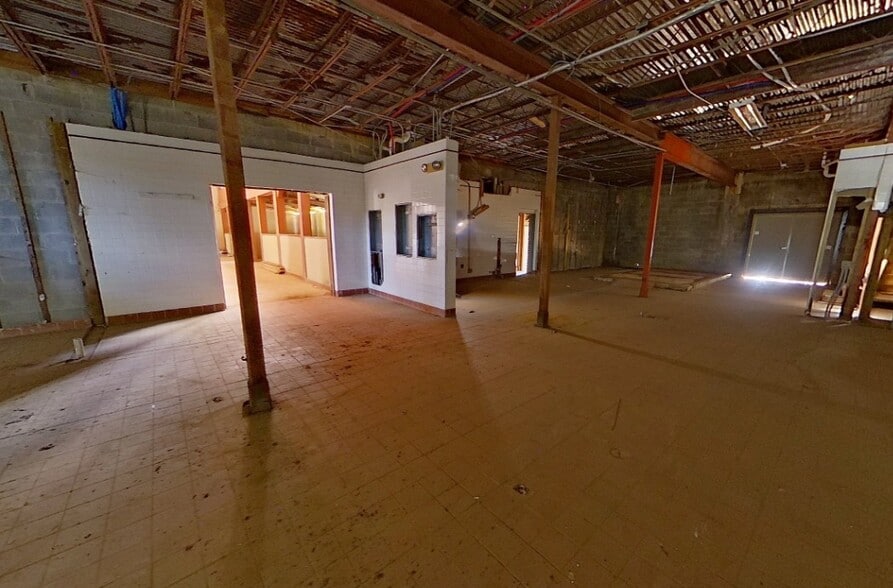 More Photos Of 610 N Navy Blvd, Pensacola Freestanding For Lease