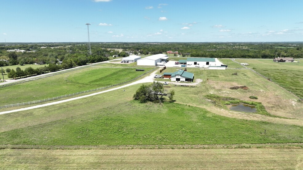 More Photos Of 1253 N Hill St, Van Alstyne Light Distribution For Sale