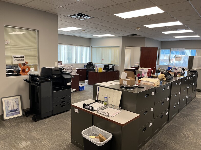 More Photos Of 300 Corporate Plz, Islandia Office For Lease