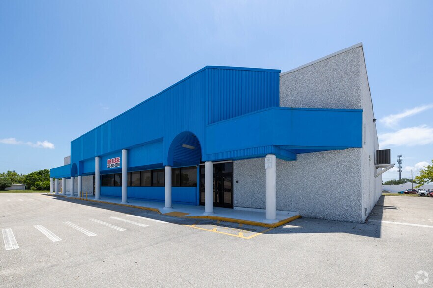 Primary Photo Of 4820 Leonard St, Cape Coral General Retail For Lease