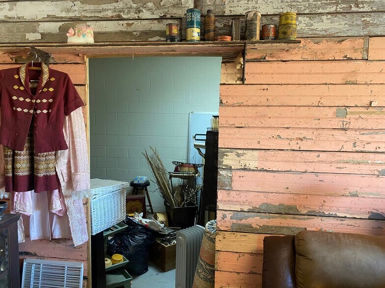 More Photos Of 357 W Austin St, Giddings General Retail For Sale
