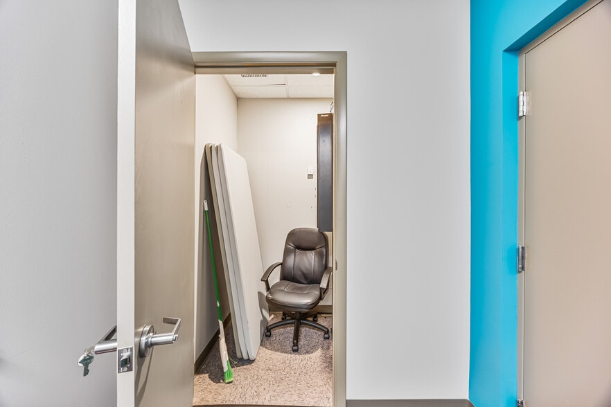 More Photos Of 5500 Murrell Rd, Melbourne Office For Sale