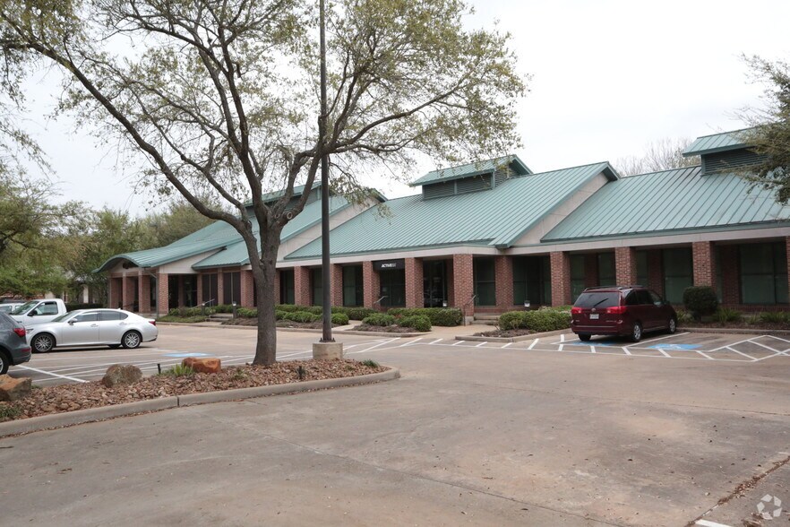 Primary Photo Of 2415 Town Center Dr, Sugar Land Medical For Lease