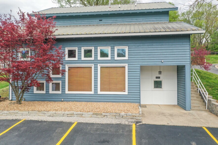 More Photos Of 4114 S Lone Pine Ave, Springfield Office Residential For Sale