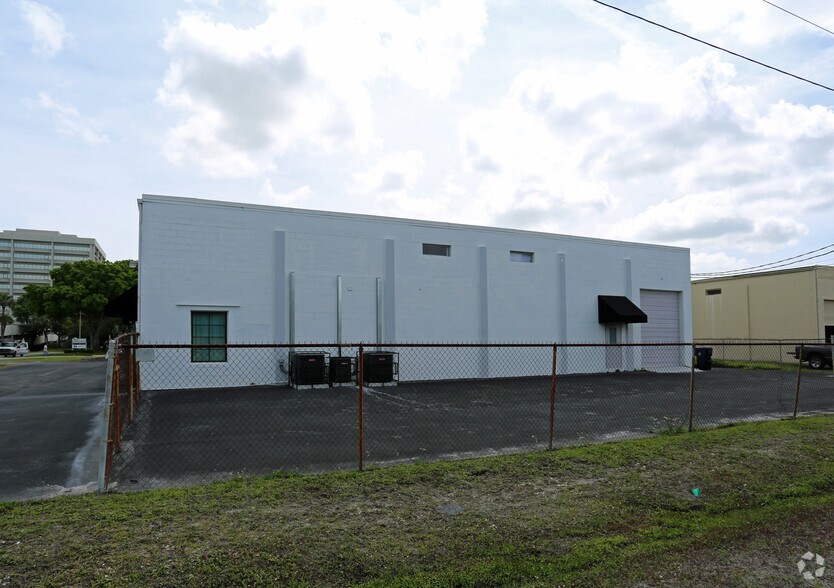 More Photos Of 4920 W La Salle St, Tampa Warehouse For Lease