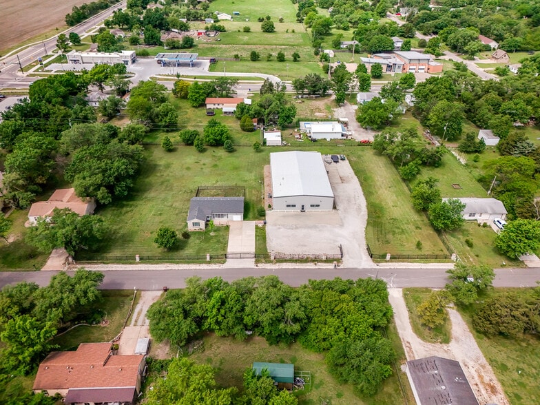 More Photos Of 2325 S Crest St, Wichita Warehouse For Sale