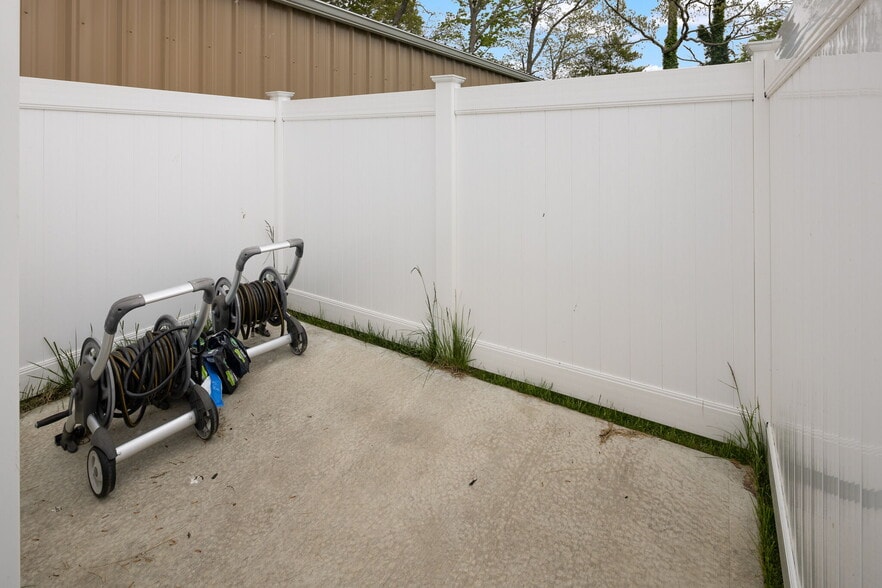 More Photos Of 30 Bolton Ln, West Creek Light Distribution For Sale