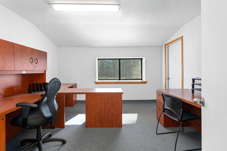 More Photos Of 169 Carol Dr, Pollok Flex For Sale