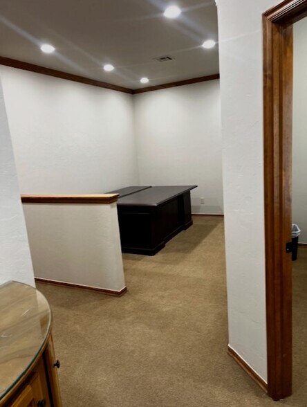 More Photos Of 417 W 18th St, Edmond Unknown For Lease