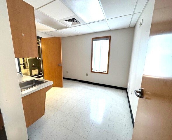 More Photos Of 2111 Washington Blvd, Easton Medical For Lease