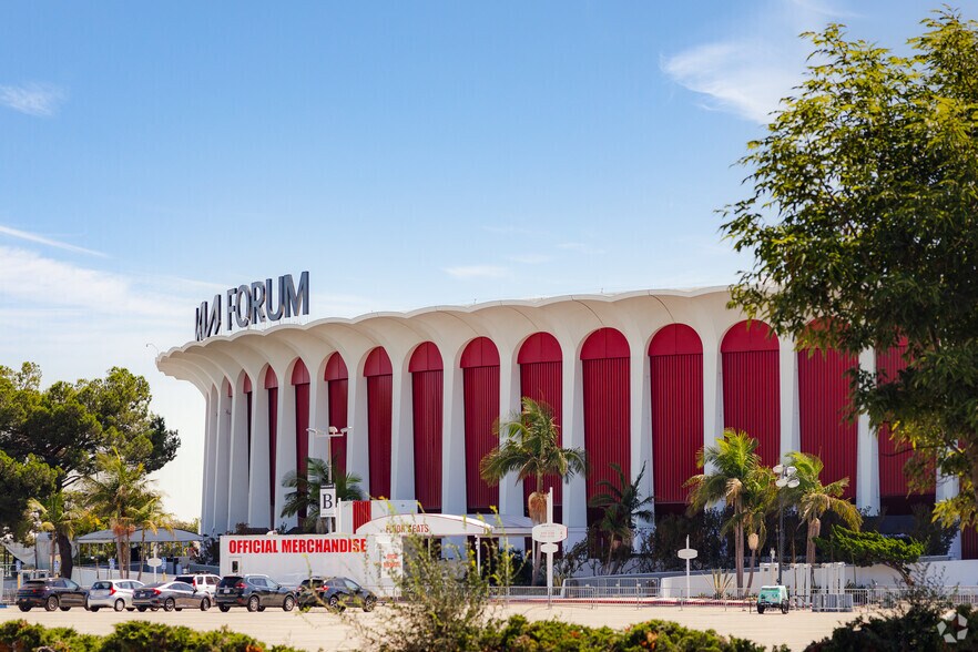 More Photos Of 311 W Imperial Hwy, Los Angeles Land For Sale