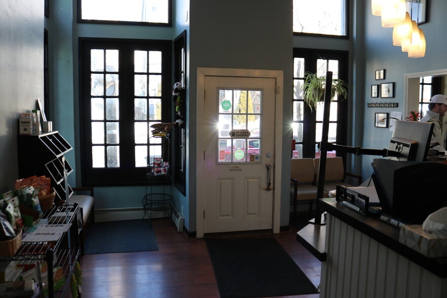 More Photos Of 70 Beacon St, Somerville Freestanding For Lease