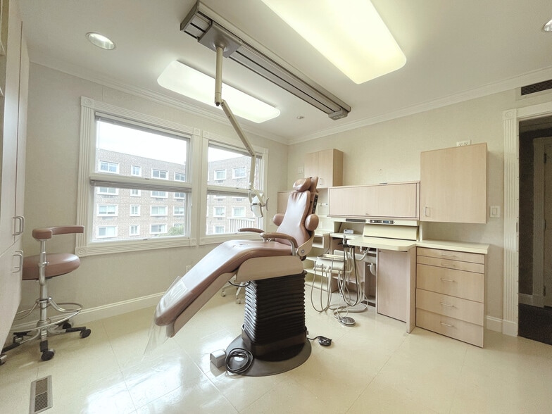 More Photos Of 10 Berkeley St, Norwalk Medical For Lease