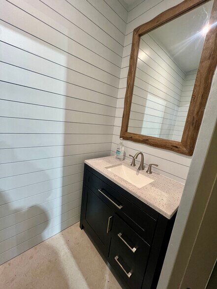 More Photos Of 1730 Farm to Market 1431, Marble Falls Warehouse For Lease