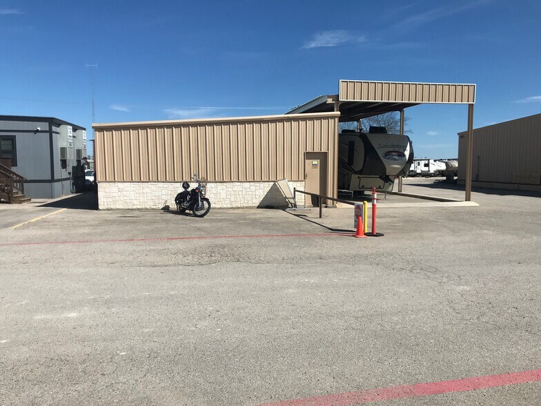 More Photos Of 112 E Industrial Blvd, Cleburne Warehouse For Sale