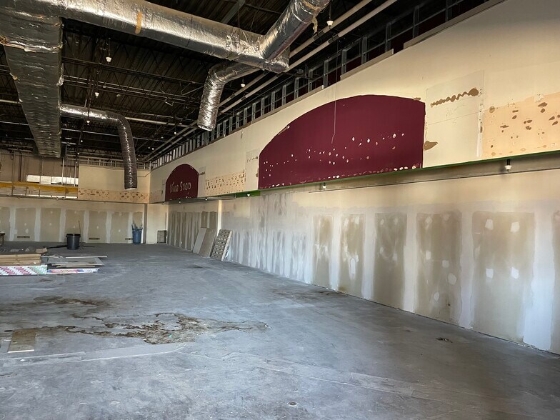 More Photos Of 115 6th Ave, Huntington Unknown For Lease