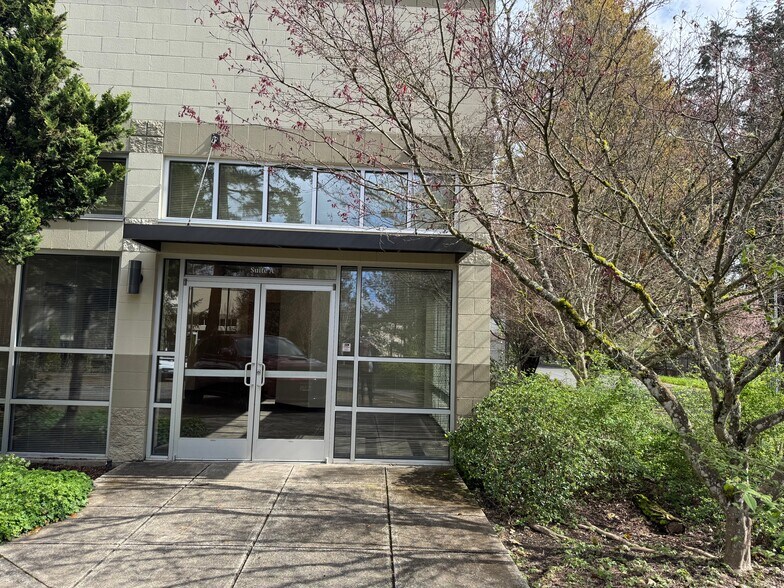 More Photos Of 6455 Lakeview Blvd, Lake Oswego Flex For Lease