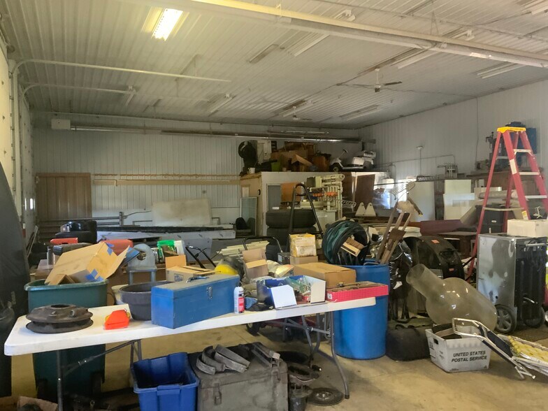 More Photos Of 885 Wales Dr, Hartville Warehouse For Lease