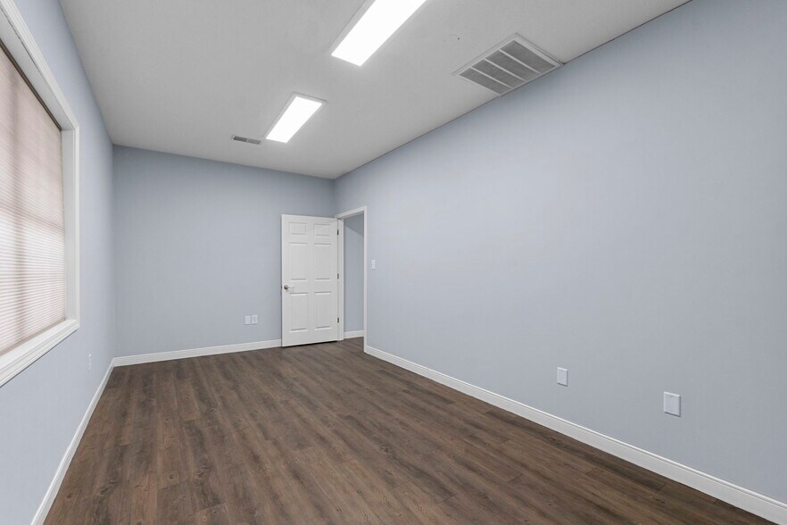 More Photos Of 2437 Myra Dr, Cape Girardeau Office For Sale