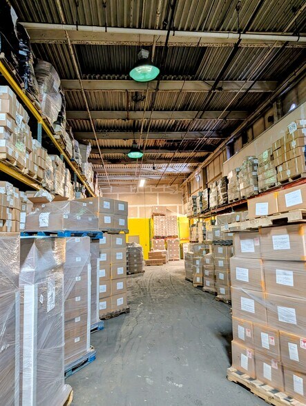 More Photos Of 20 N Front St, Bally Distribution For Sale