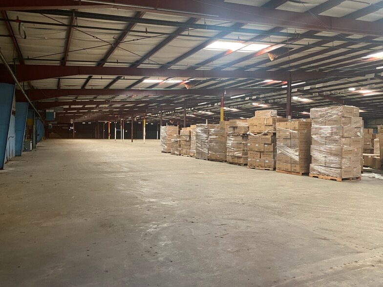 More Photos Of 104 Parsonage St, Mc Rae Distribution For Lease