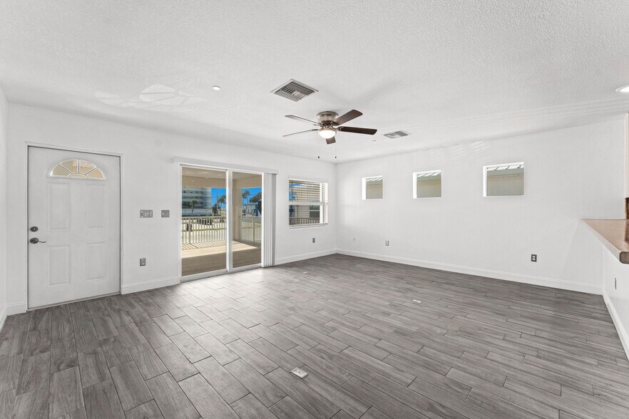 More Photos Of 41 N Orlando Ave, Cocoa Beach Office For Sale
