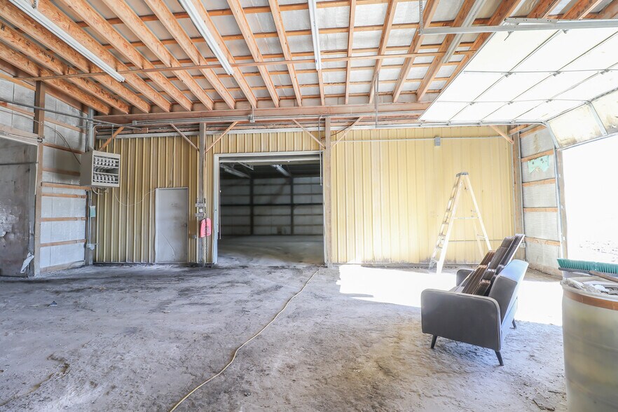 More Photos Of 1292 SW 125th Rd, Holden Light Manufacturing For Sale