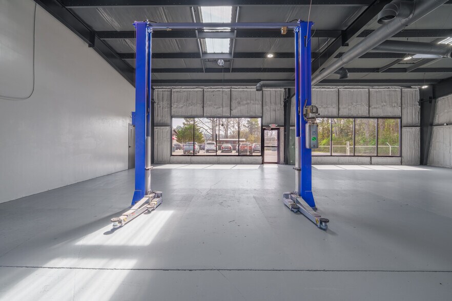 More Photos Of 540 E Church St, Jasper Auto Repair For Sale