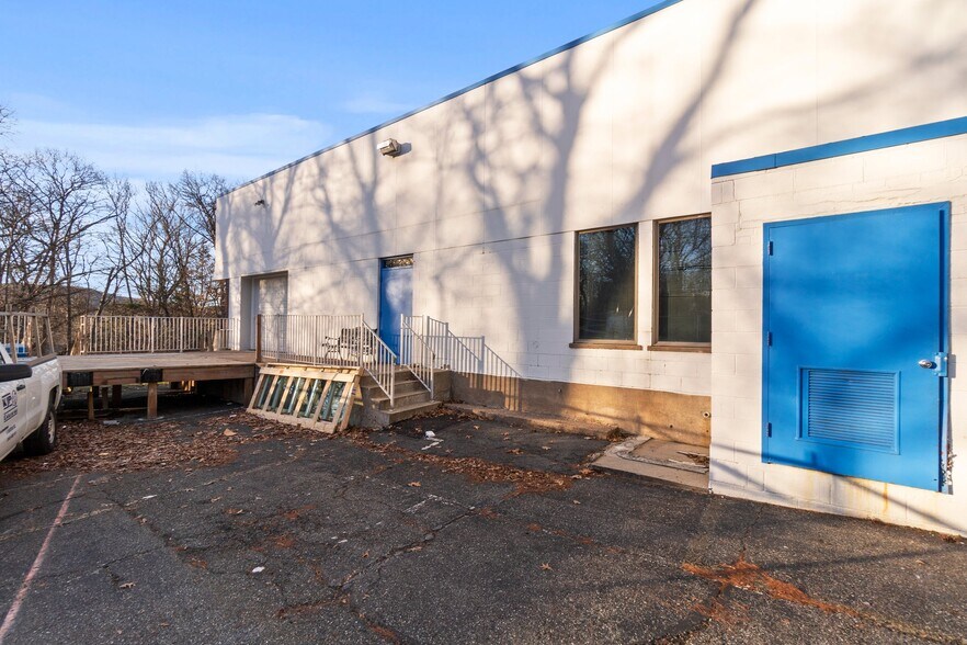 More Photos Of 6 Raritan Rd, Oakland Warehouse For Sale