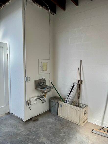 More Photos Of 84 E 21st Ave, San Mateo Service For Lease