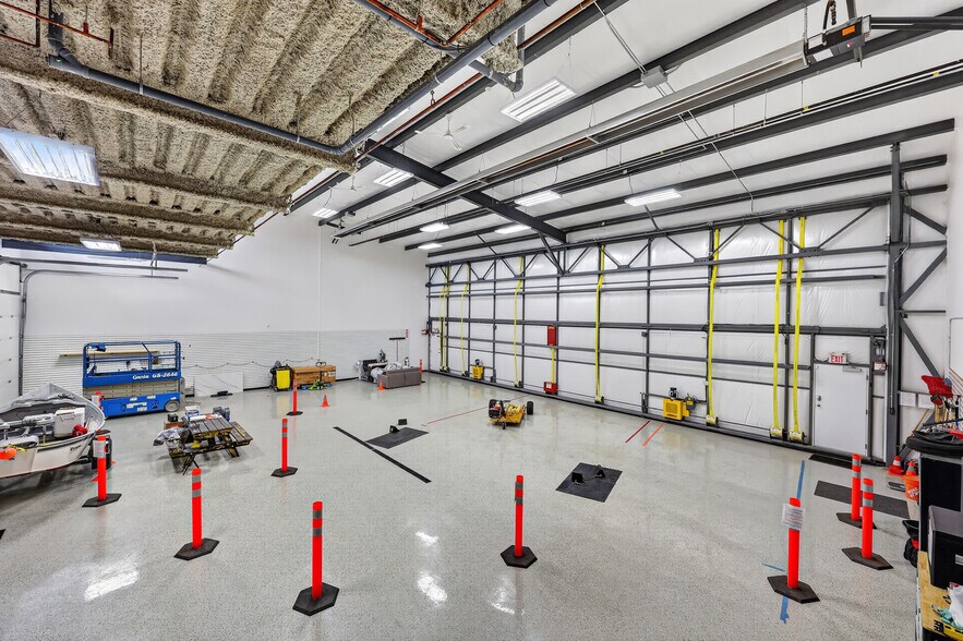 More Photos Of 624 Dehavilland Way, Calgary Airplane Hangar For Sale