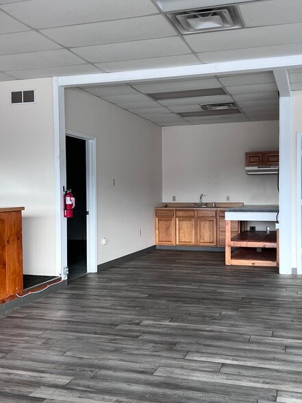 More Photos Of 209 River Dr, Irvine General Retail For Sale