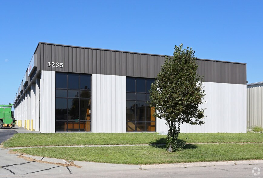 More Photos Of 3235 N 33rd St, Lincoln Warehouse For Lease