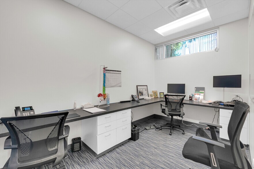 More Photos Of 2222 E Highland Ave, Phoenix Medical For Lease