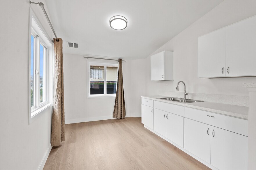 More Photos Of 609 W E St, Wilmington Apartments For Sale
