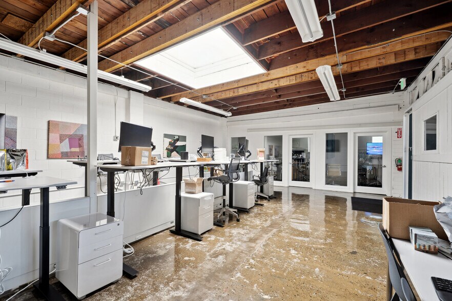 More Photos Of 1015 Howard Ave, San Mateo Service For Sale