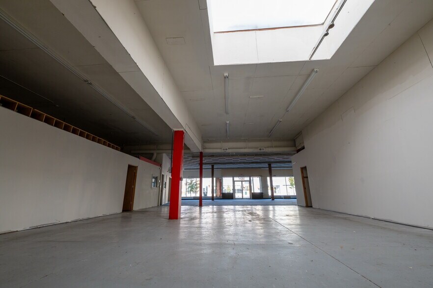 More Photos Of 1839 W Broad St, Richmond Storefront For Sale