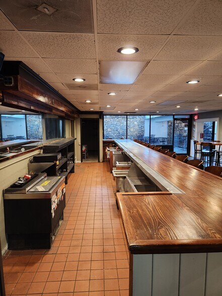 More Photos Of 321 N Main St, Hendersonville Restaurant For Lease