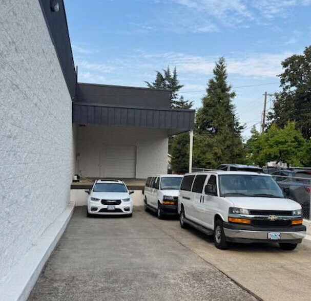 More Photos Of 1940 Mission St SE, Salem Freestanding For Lease