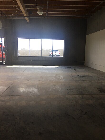 More Photos Of 654 Rancho Vista Blvd, Palmdale Manufacturing For Lease