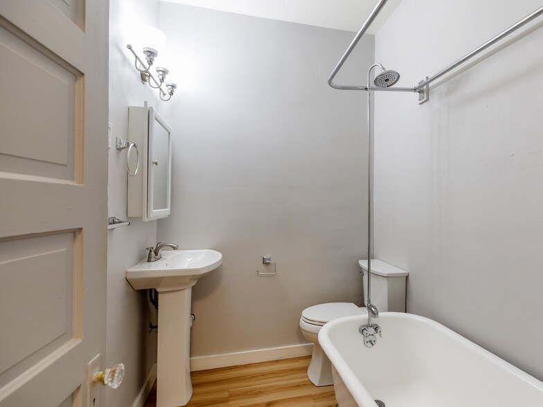 More Photos Of 1830 NW 23rd Pl, Portland Apartments For Sale