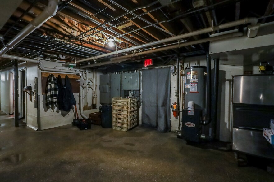 More Photos Of 2604 Custer St, Manitowoc General Retail For Sale