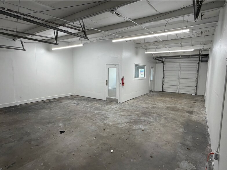 More Photos Of 1620 Tangerine St, Melbourne Unknown For Lease