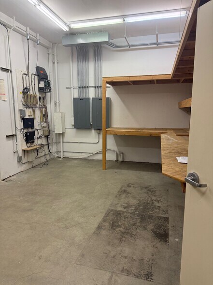 More Photos Of 201 E 54th Ave, Anchorage Office For Lease