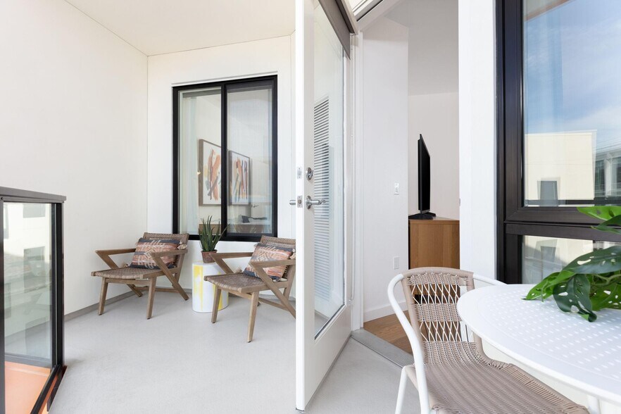 More Photos Of 126 N Rollins Rd, Millbrae Apartments For Lease