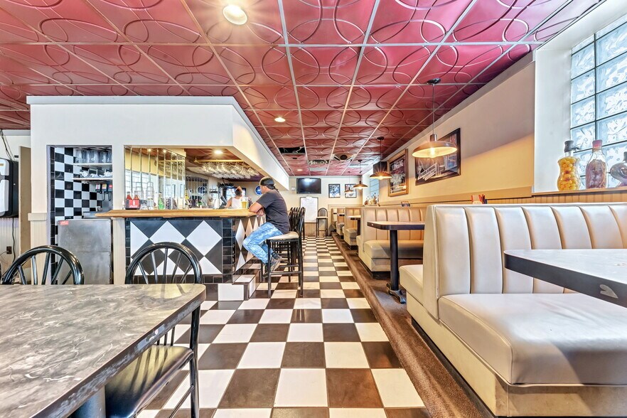 More Photos Of 628 Smithfield St, Pittsburgh Restaurant For Sale