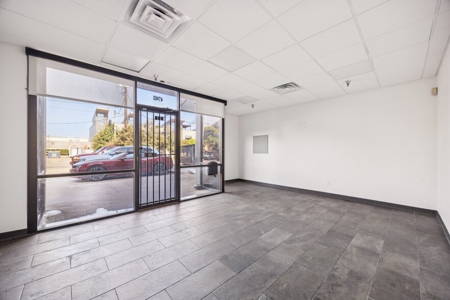 More Photos Of 4748 Algiers St, Dallas Showroom For Lease