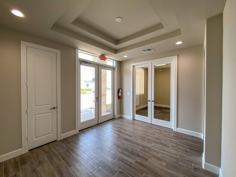 More Photos Of 350 Grand Link Dr, Conroe Medical For Sale