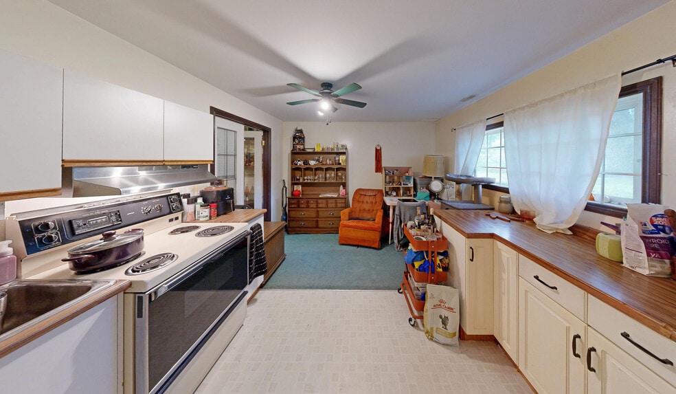 More Photos Of 7914-7916 110 St NW, Edmonton Apartments For Sale